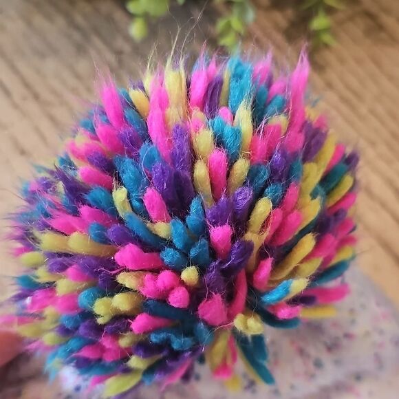 Confetti pom pom beanie - Picture 3 of 9